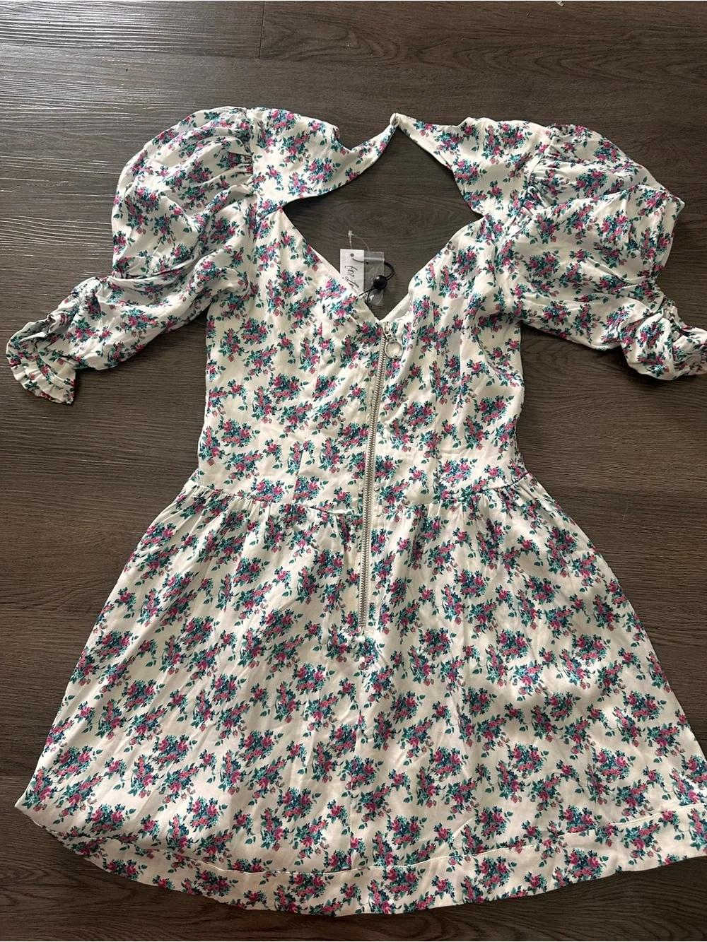 For love & lemons Floral Puff-Sleeve Mini Dress in White and Pink - Picture 6 of 8